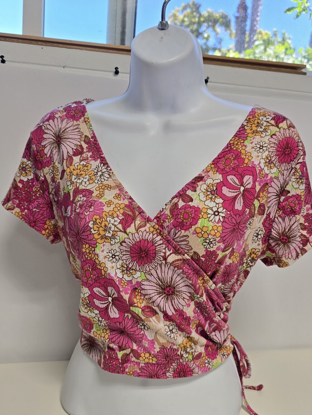 Ultra Flirt Cropped Wrap Floral women's Top Size Large